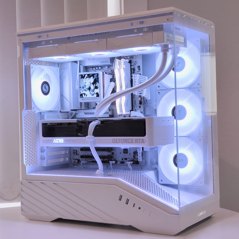 White RTX 5070 Ti gaming PC