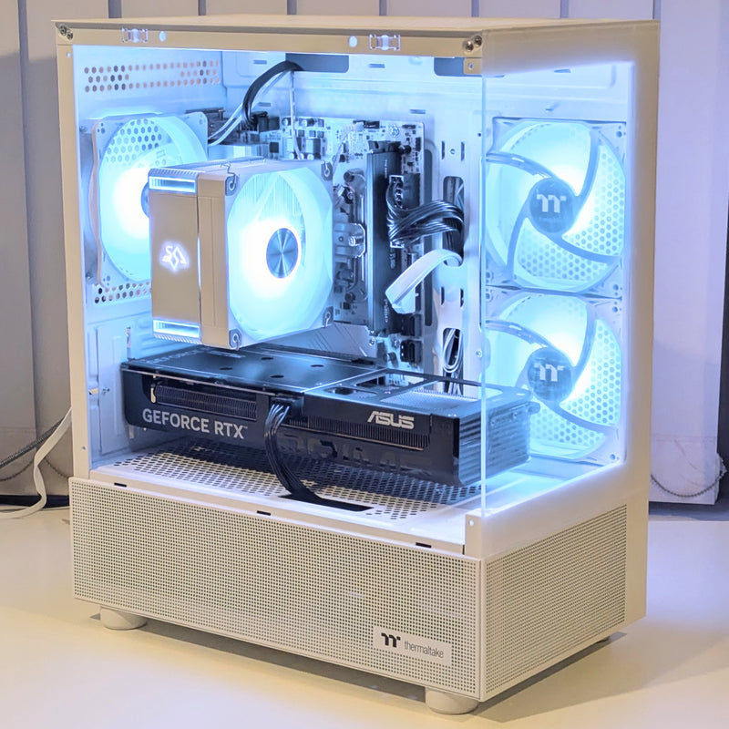 White RTX 5060 Ti gaming PC